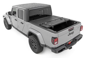 Jeep Gladiator Hard Low Profile Bed Cover - Rough Country - Tri-Fold - '20-'25